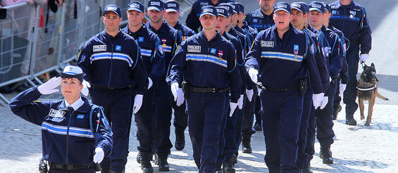 policiers municipaux lors du défilé des fêtes de Jeanne d'Arc