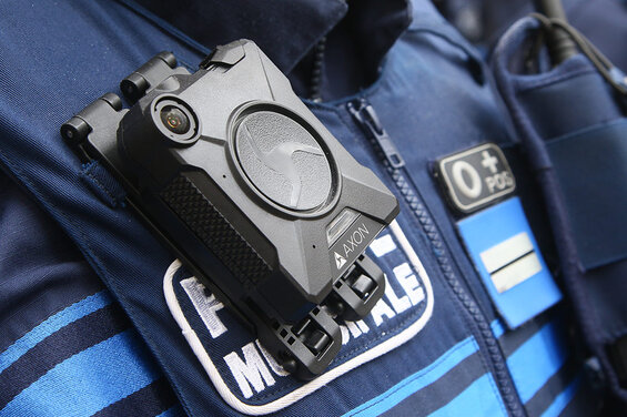 La police nationale du Loiret désormais équipée de caméras piétons -  Orléans (45000)